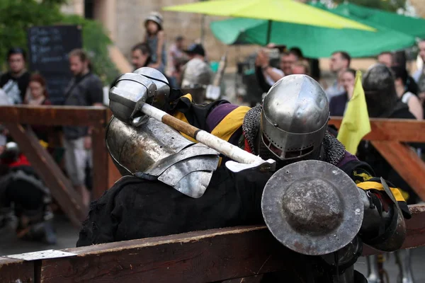 Odessa Ucrânia Junho 2021Reencenadores Medievais Cavaleiros Medievais Que Lutam Armaduras — Fotografia de Stock