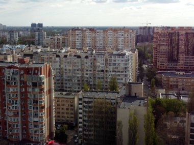 Çok katlı çok katlı binalar, insansız hava aracı manzaralı.