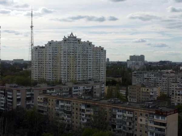 高層マルチ階建ての住宅ビル ドローンからの眺め — ストック写真