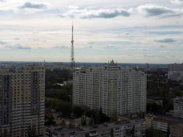 高層マルチ階建ての住宅ビル ドローンからの眺め — ストック写真