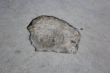 yol yüzeyindeki boşluk