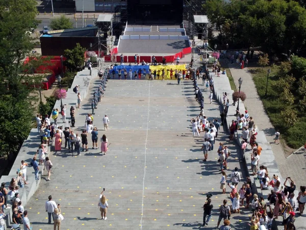 Activistas Portan Una Enorme Bandera Ucraniana Las Escaleras Potemkin Odessa —  Fotos de Stock