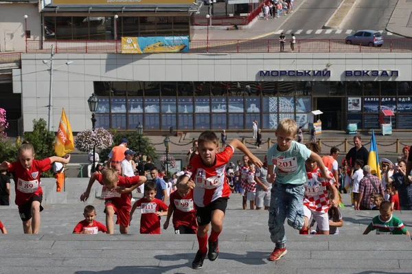 Odessa Oekraïneseptember 2021Er Lopen Kinderen Potemkin Stairs Woorden Het Oekraïens — Stockfoto