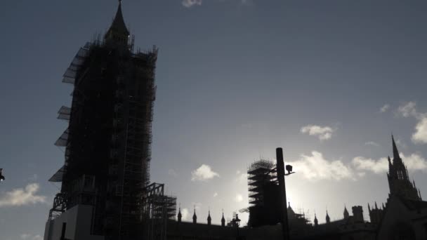 Προβολή Σιλουέτας Του Big Ben Στο Σκιάχτρο Σύννεφα Που Κινούνται — Αρχείο Βίντεο