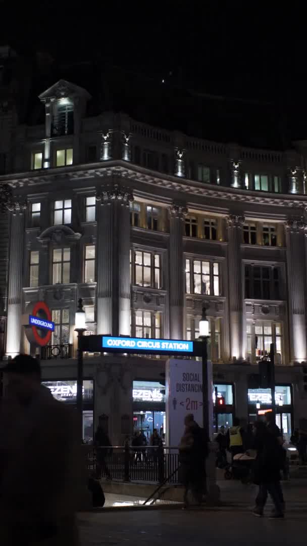 Entrada Estación Circo Oxford Por Noche Durante Cierre Vídeo Vertical — Vídeos de Stock