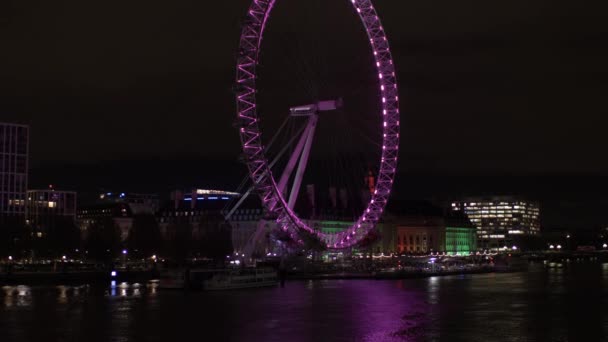 Londyńskie Oko Oświetlone Fioletowym Światłem Podczas Zamknięcia Londynie Zamknięte — Wideo stockowe