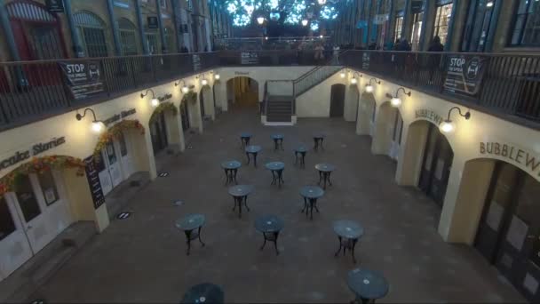 Lege Sociaal Afstandelijke Stoelen Tafels Bij Covent Garden Piazza Tijdens — Stockvideo