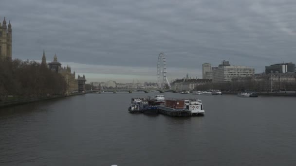 Londons Skyline Von Der Lambeth Bridge Aus Niederschlagstag Abgeriegelt — Stockvideo