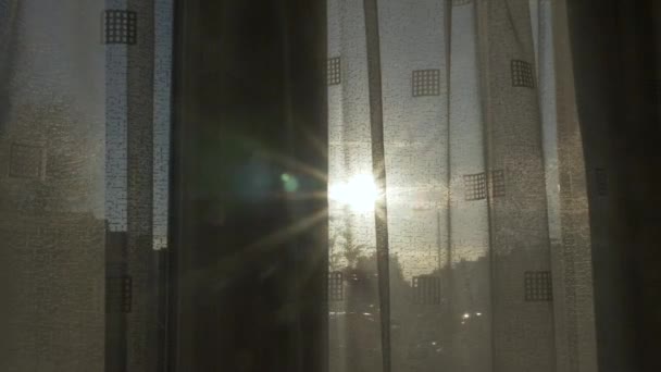 Sunbeam Sunbeam Reveal Μέσα Από Κουρτίνες Αργό Φορτηγό Δεξιά — Αρχείο Βίντεο