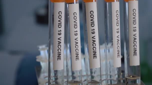 Covid Vaccine Test Tubes Rack Dolly Vpravo Zavřít — Stock video