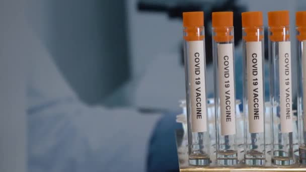 Covid Vaccine Test Tubes Rack Pomalá Dolly Doprava Zavřít — Stock video