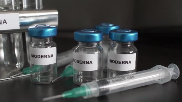 Lege Moderna Gedegenereerde Steriele Injectieflacons Voor Covid Vaccin Langzame Schuif — Stockvideo