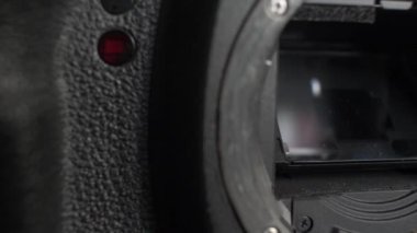 DSLR Kamera Aynasını Kapat. Sağa Kaydır