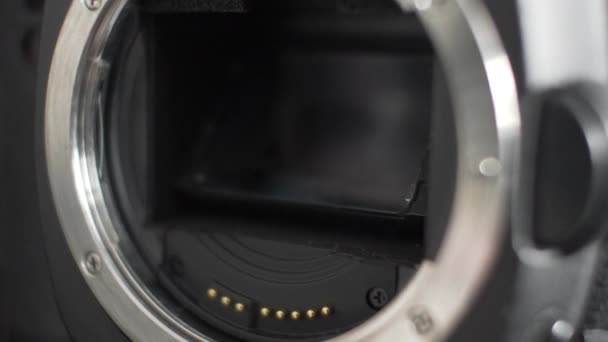 Extremo Close Dslr Camera Mirror Pan Esquerda — Vídeo de Stock