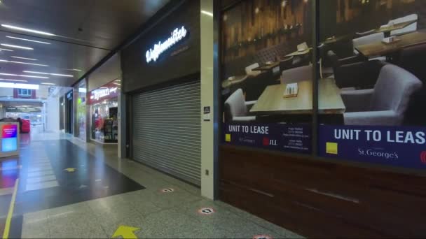 Georges Shopping Centre Deserted Lockdown Harrow Londres Pan Izquierda — Vídeo de stock