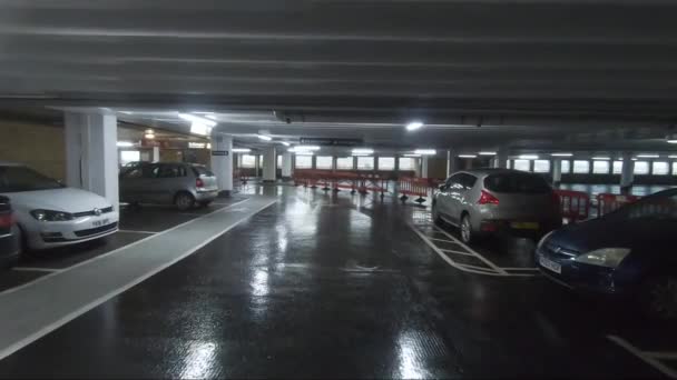 Pov Walking Eerie Car Park Solo Seguir Shot — Vídeo de stock