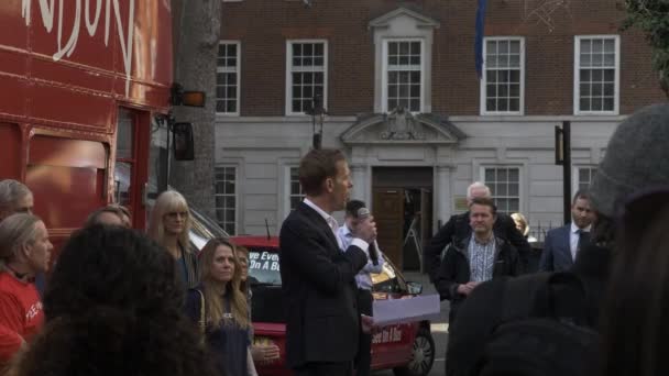 Lawrence Fox Zahajuje Svou Londýnskou Starostskou Kampaň Smith Square Londýně — Stock video