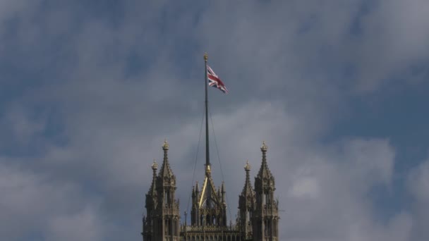 Union Jack Vola Cima Alla Victoria Tower Westminster Bloccato — Video Stock