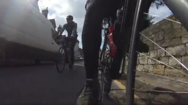Unghi Scăzut Pov Privind Înapoi Ciclism London Road Datchet Slough — Videoclip de stoc