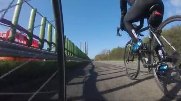 Low Angle Pov Cycling Riding Court Road Felchett Berkshire Следуйте — стоковое видео