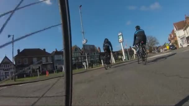 Low Angle Pov Radfahren Kreisverkehr Auf Der Londoner Straße Datchet — Stockvideo
