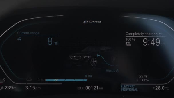 BMW 330E Plug In Hybrid Car Charging Dashboard Display. Uzamčeno