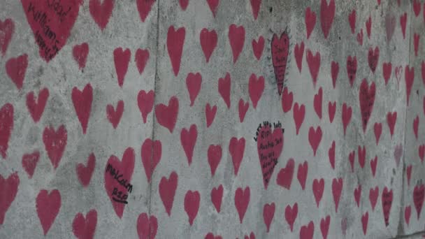 Painted Hearts National Covid Memorial Wall Londres Verrouillé Vue Latérale — Video