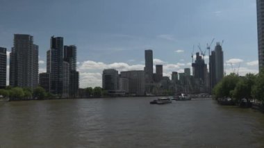 Lambeth Köprüsü 'nden Vauxhall' a doğru bakın. Kilitli, Çekim Kuruluyor