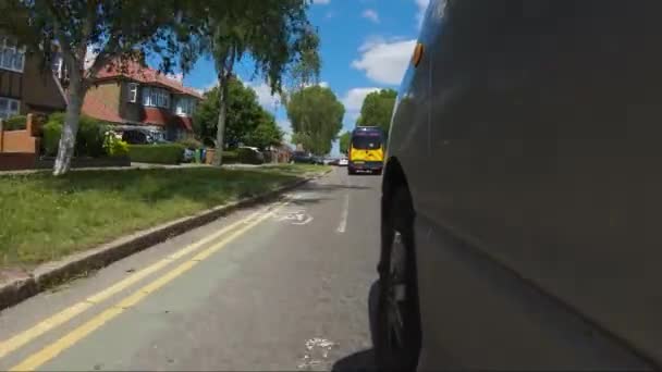 Pov Harrow Londra Imperial Drive Polis Minibüsünün Arkasından Takip Ediyor — Stok video