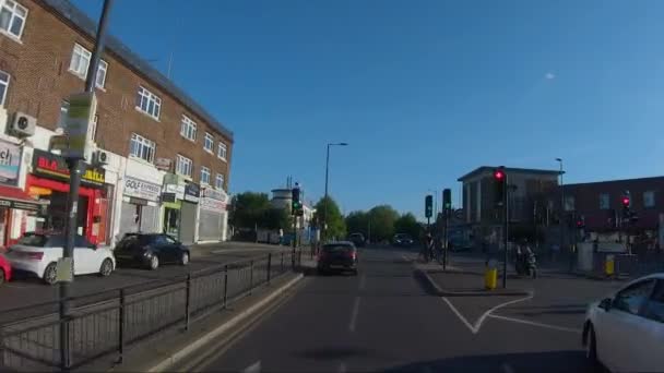 Imperial Drive Boyunca Araba Süren Pov Rayners Lane Stasyonu Geçince — Stok video