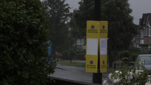 Parking Restriction Sign Lamppost Viewed Front Garden Harrow London Locked — ストック動画