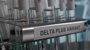 Delta + Varyant Test Tüpü Örnekleri Rafı. Yavaşça Kapat, Kapat