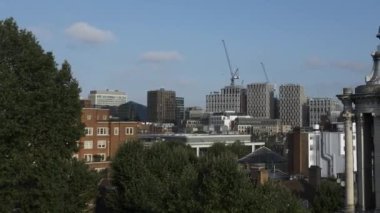 Westminster 'daki St. John' s Smith Meydanı Kuleleri 'nin çatı manzarası. Uzaklaş, Sağa Kaydır 