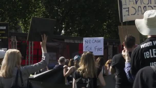 Folkmassor Samlades Nära Scenen För Arrendatorer Tillsammans Rally Parlamentet Square — Stockvideo