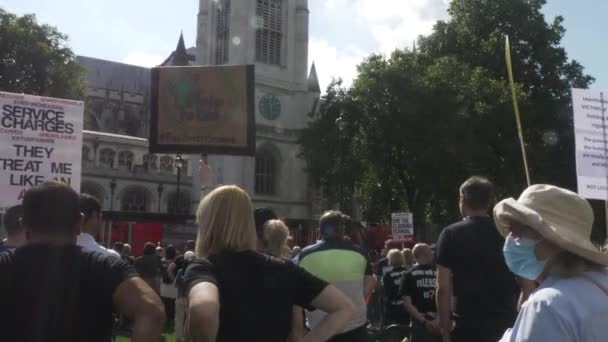 Crowds Holding Platards Väntar Talare Hyresgäster Tillsammans Rally Parlamentet Square — Stockvideo