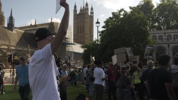 Gente Coreando Consignas Con Pancartas Sus Manos Para Apoyar Arrendatario — Vídeos de Stock