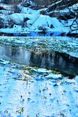 Tula bölgesinde Sinetulitsa nehrinin donmasının başlangıcı