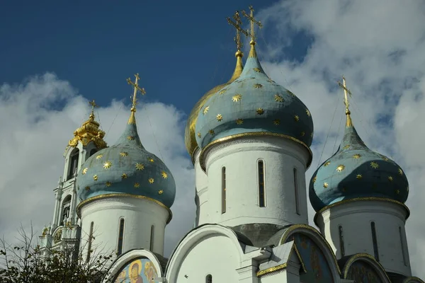 神圣三位一体中的假定大教堂Sergius Lavra — 图库照片