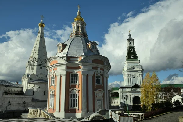 Смоленская Церковь Святой Троицы Сергиевой Лавры — стоковое фото