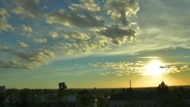 Coucher Soleil Avec Des Nuages Brillants Vol Rapide — Video
