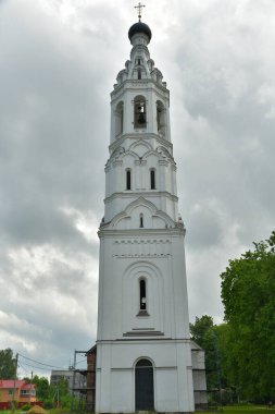 En Kutsal Theotokos Kilisesi 'nin çan kulesi.