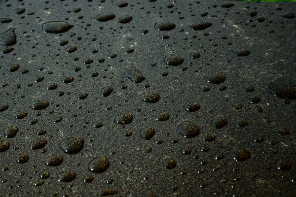 金属表面の水滴は — ストック写真