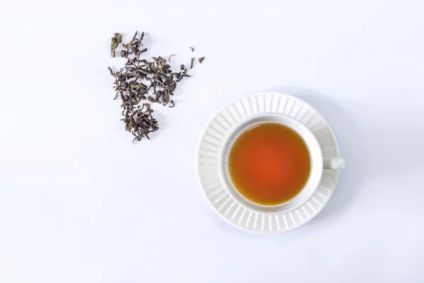 Una taza de té con hojas de té —  Fotos de Stock