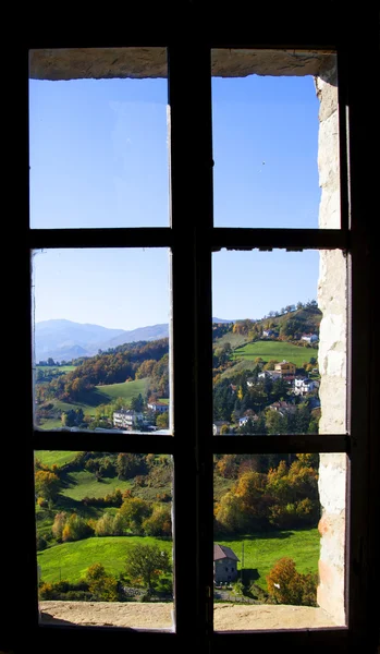 Uitzicht vanuit het raam van het kasteel — Stockfoto