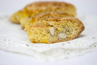 Beyaz masaya cantucci