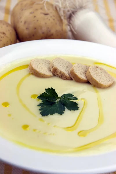 Sopa de batata e alho-poró italiana — Fotografia de Stock