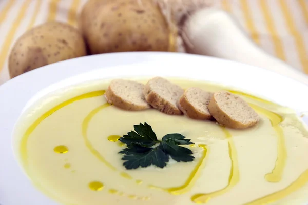 Sopa de batata e alho-poró italiana — Fotografia de Stock