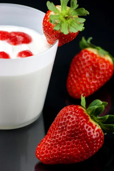 Fresh yogurt's mousse with strawberry cream — Stock Photo, Image