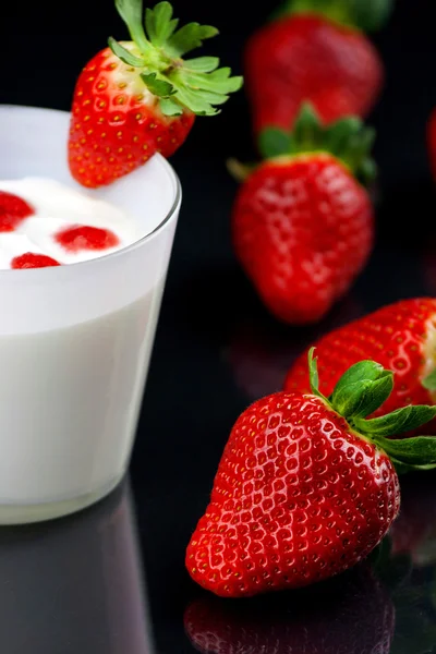 Fresh yogurt's mousse with strawberry cream — Stock Photo, Image