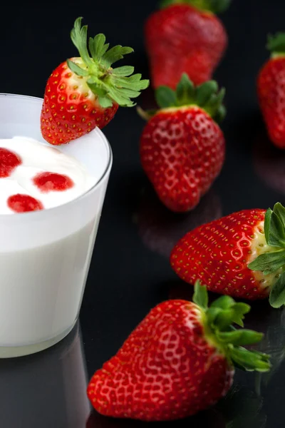 Fresh yogurt's mousse with strawberry cream — Stock Photo, Image